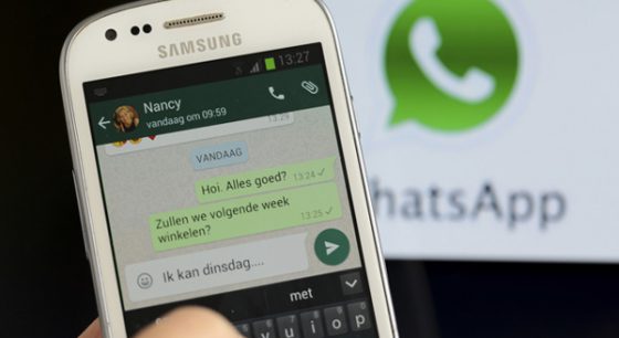 whatsappen op een smartphone